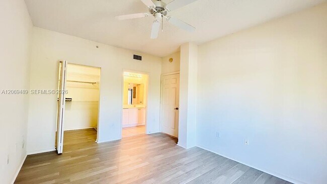 Building Photo - 2807 Veronia Dr