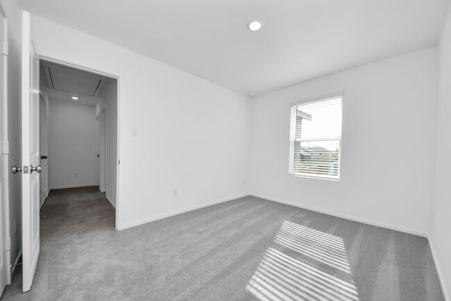 Building Photo - 10410 Birds Nest Dr