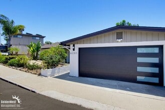 Building Photo - Stylishly Updated 3Bdm 2Ba Main Home in San Diego - MI Special!