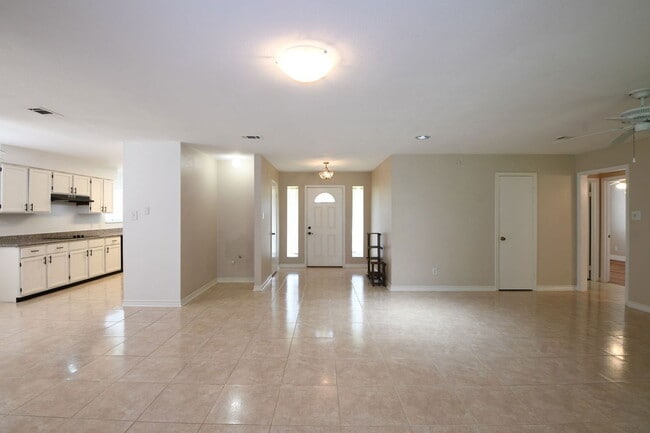 Building Photo - 19406 Enchantington Cir