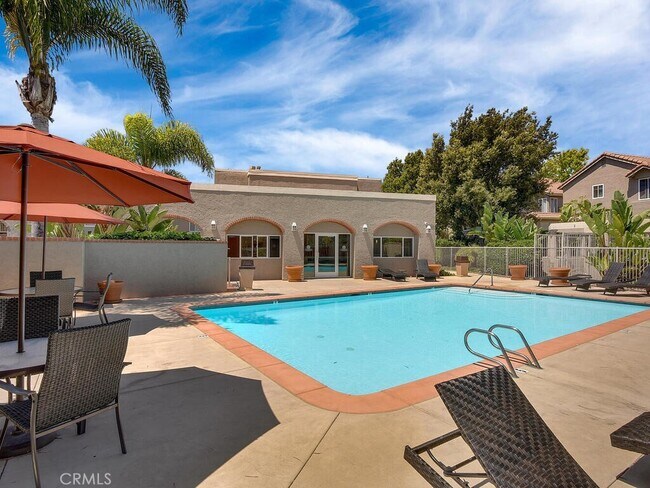 Building Photo - 930 Via Mil Cumbres