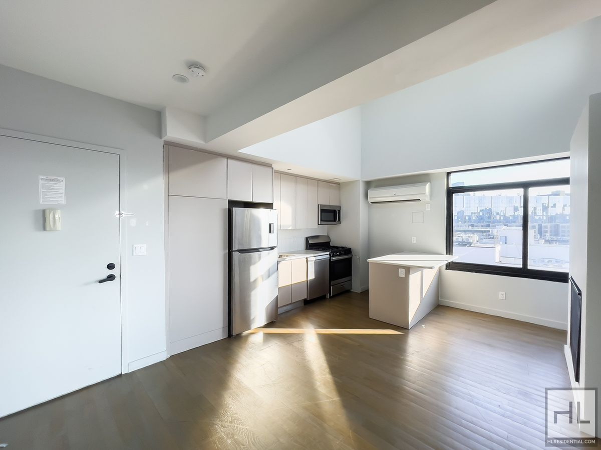 Building Photo - Bushwick Avenue / Spacious 2 Bed 1-Bath