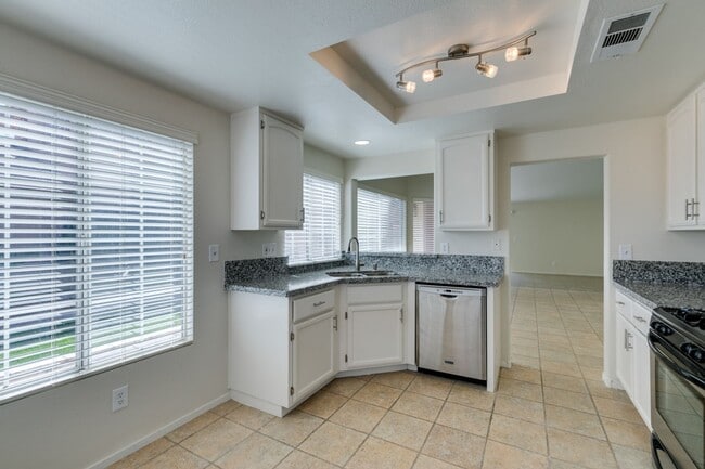 Building Photo - Cozy 3 bedroom single story house in Green Valley