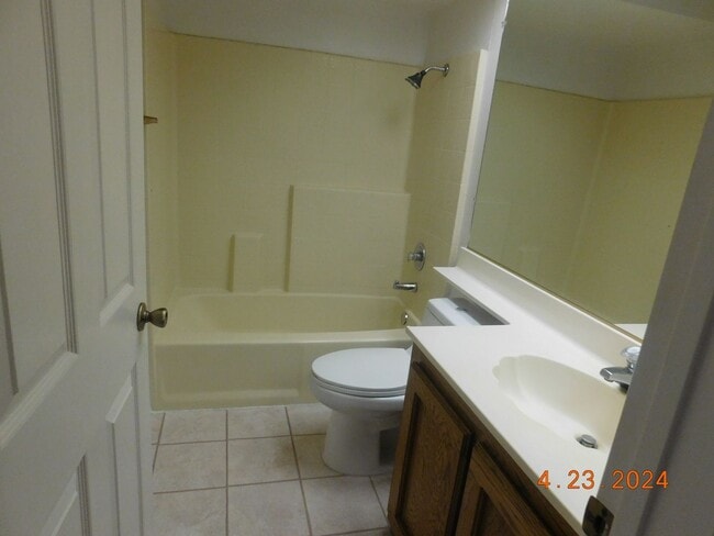 Building Photo - 400 Tepatitlan Ct