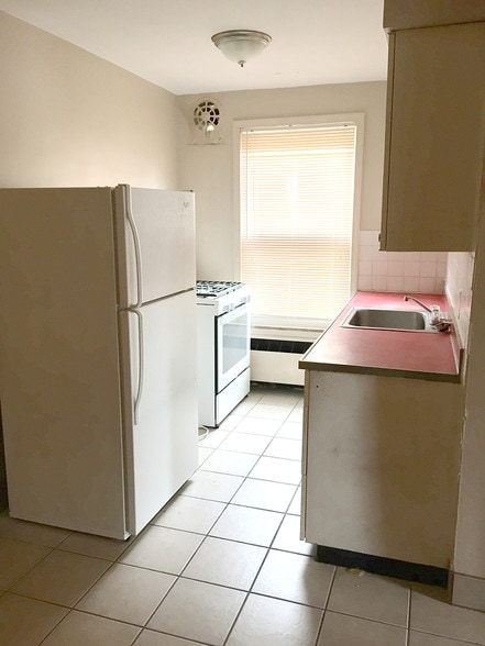 Kitchen - 6842 Montgomery Rd