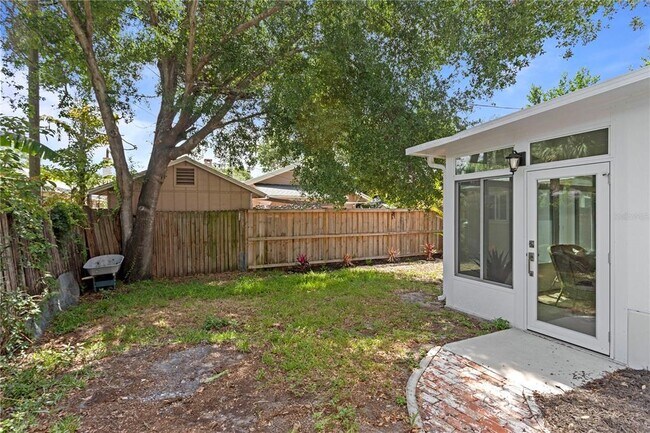 Building Photo - 1175 Highland Ct N