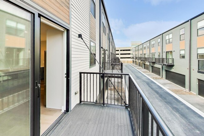 Building Photo - 5424 Old Orchard Rd