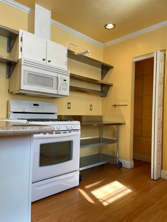 Building Photo - Hot Springs Home!
