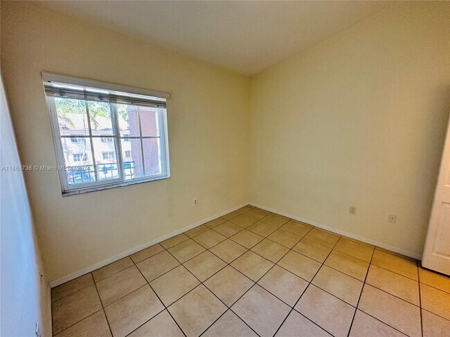 Building Photo - 1320 SE 31st Ct