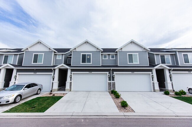 Building Photo - 3569 Grassland Dr
