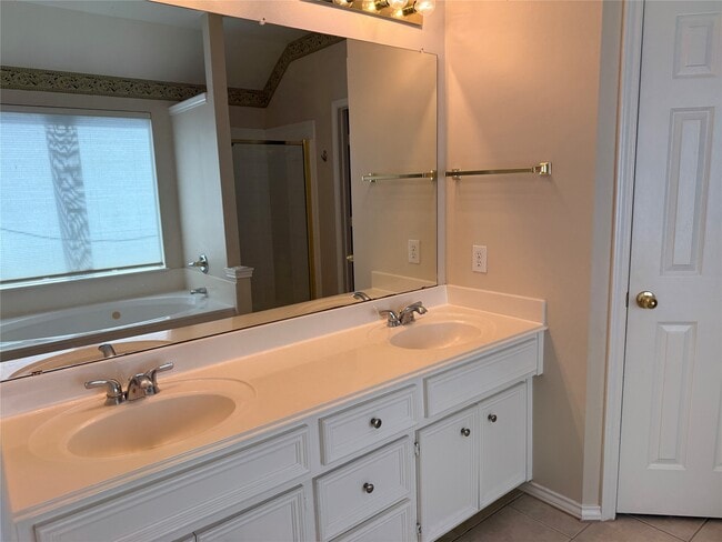 Building Photo - 3511 Paigewood Dr