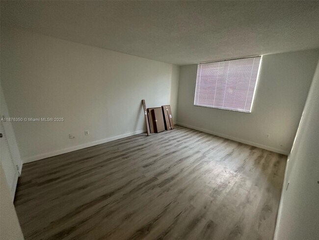 Building Photo - 4174 NW 79th Ave