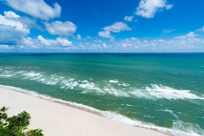 Building Photo - 18555 Collins Ave