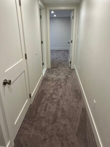 Building Photo - 1 Rose Ln