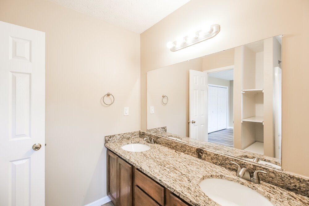 Building Photo - 1660 Riverchase Cir NE