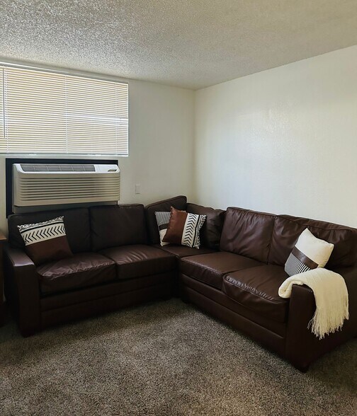 Building Photo - 2410 Rio Dr