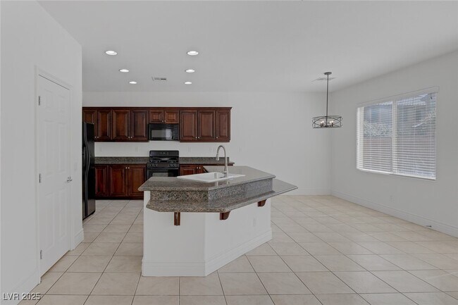 Building Photo - 155 Water Hazard Ln