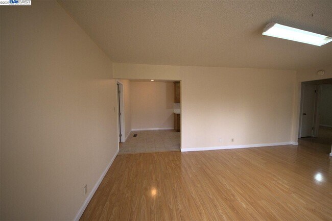 Building Photo - 1345 Kingfisher Way