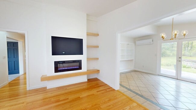 Building Photo - 10 Herster Dr