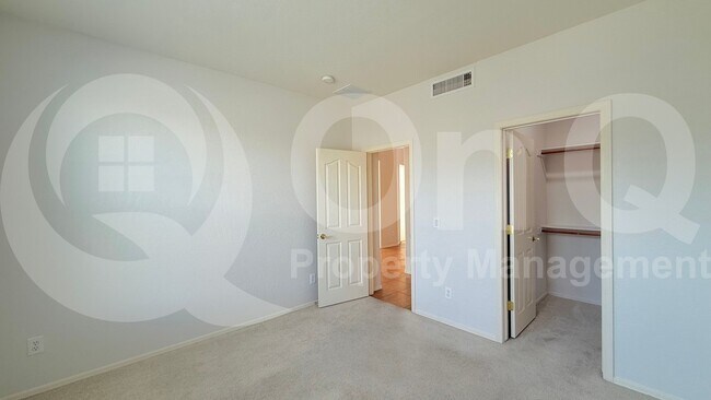 Building Photo - 3316 E Kingbird Pl