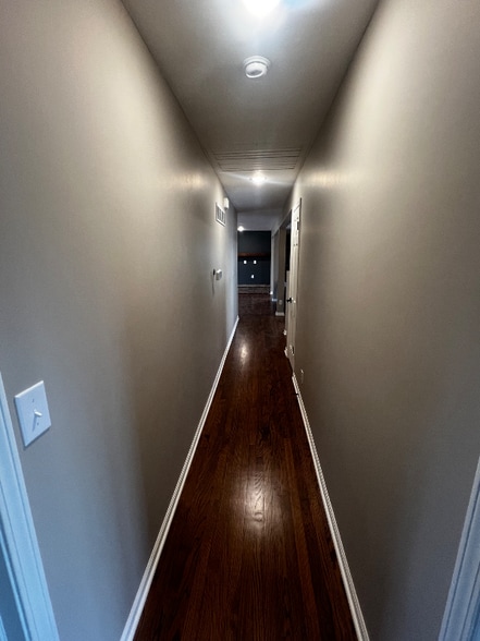 Building Photo - 1054 Wellington Rd