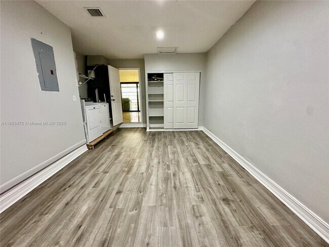 Building Photo - 10940 SW 143rd Ct