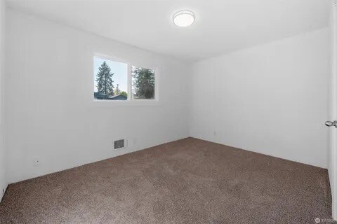 Building Photo - 911 E 52nd St