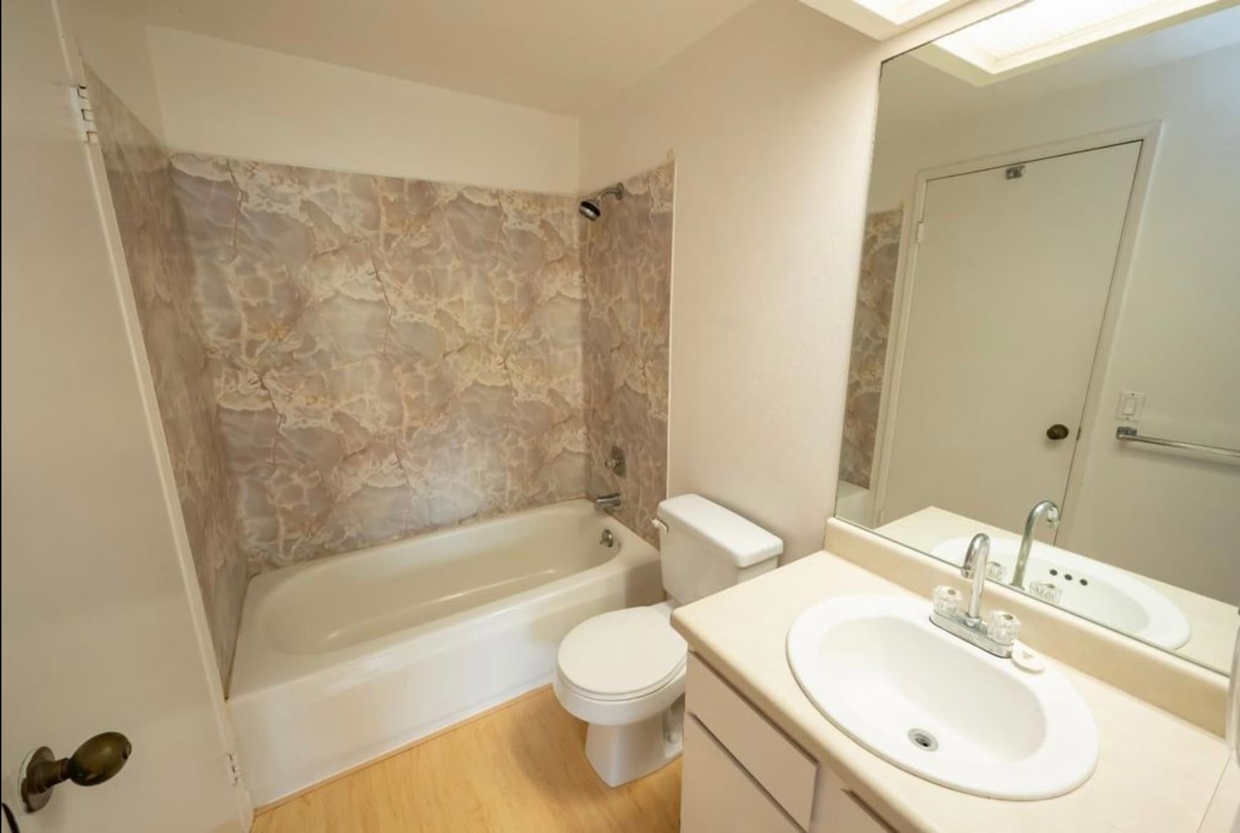 Building Photo - 2180 W Vineyard St