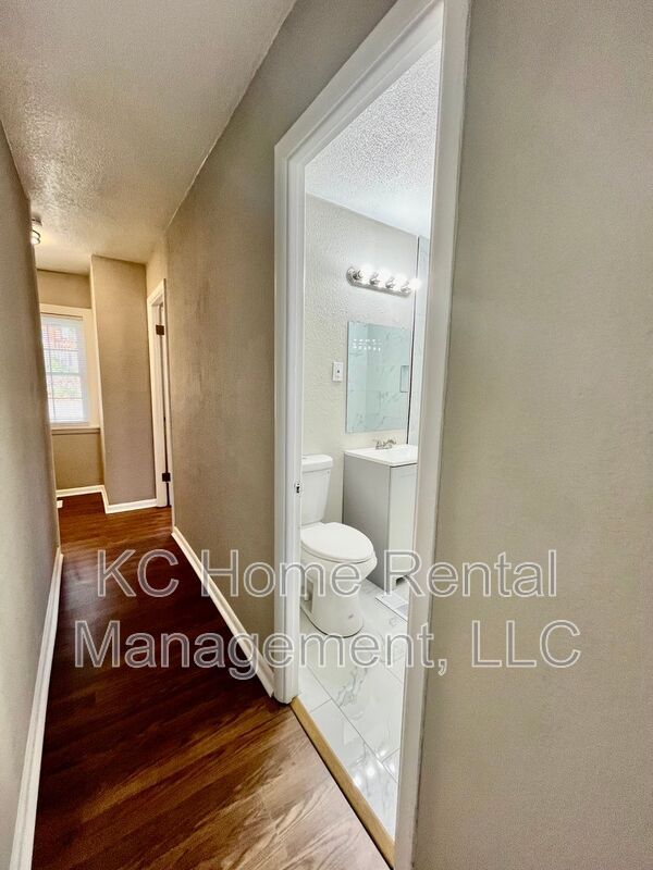Building Photo - 4042 Paseo Blvd