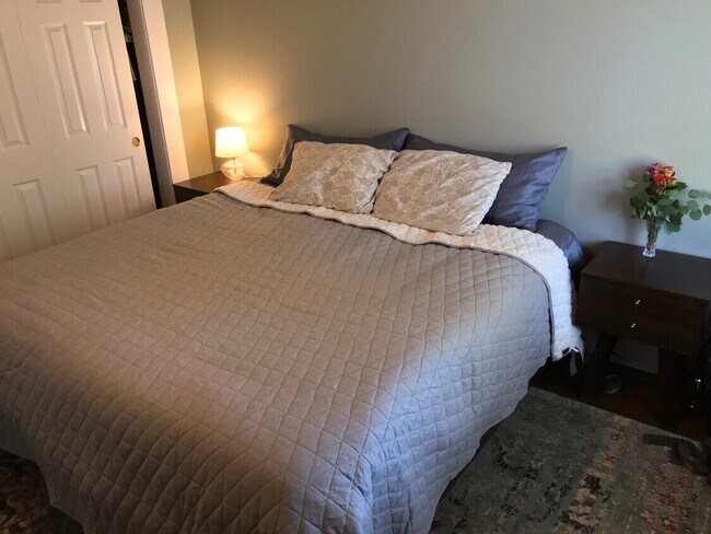 Master Bedroom - 2097 NW Deschutes Pl