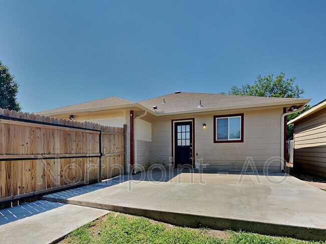 Building Photo - 5213 La Jolla Ln