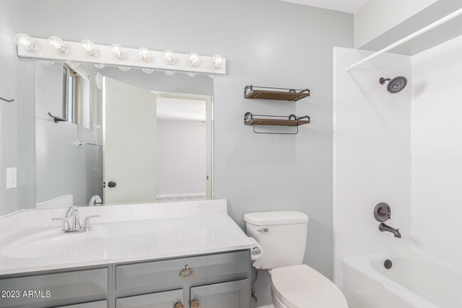 Building Photo - 3037 S Country Club Way