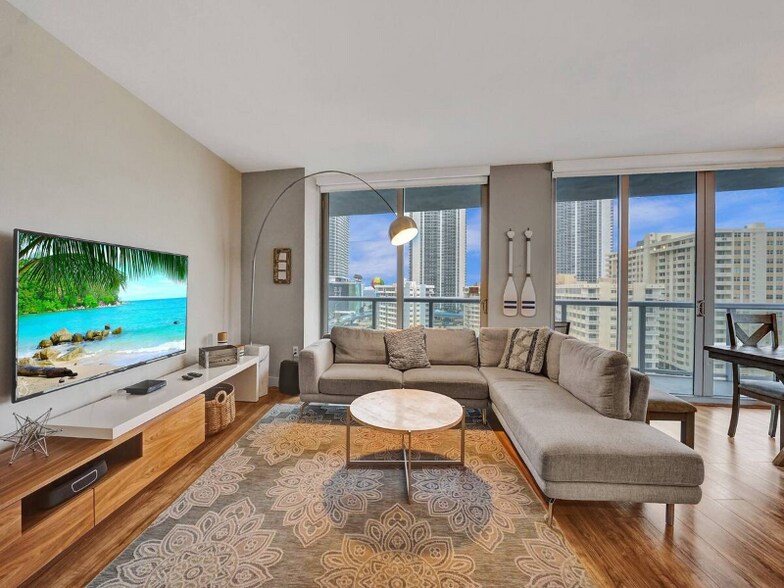 Building Photo - 2602 E Hallandale Beach Blvd