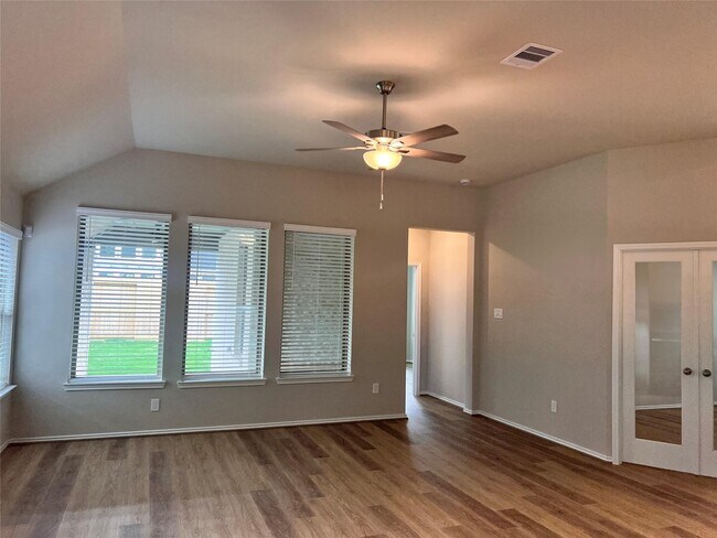 Building Photo - 8420 Int'l Fls Dr