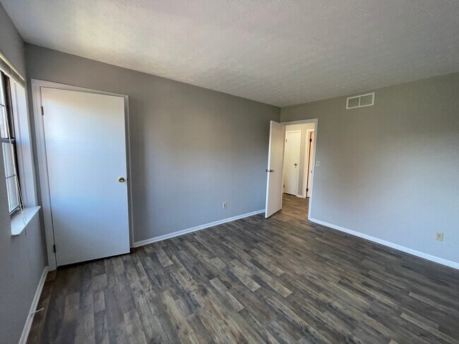 Building Photo - 6455 Brookedge Ct