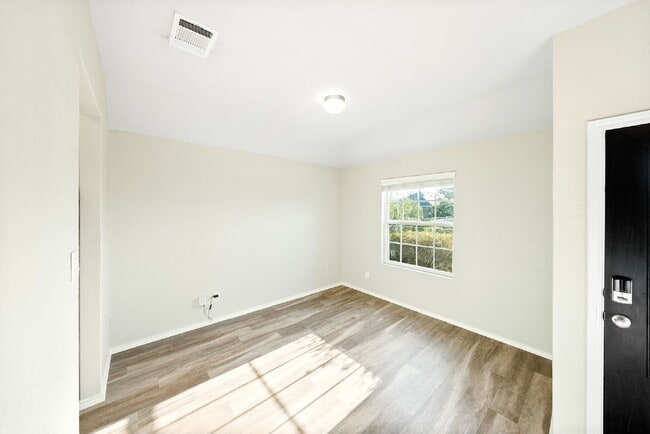 Building Photo - 3-Bed, 2-Bath Sanctuary Where Comfort Meets Charm