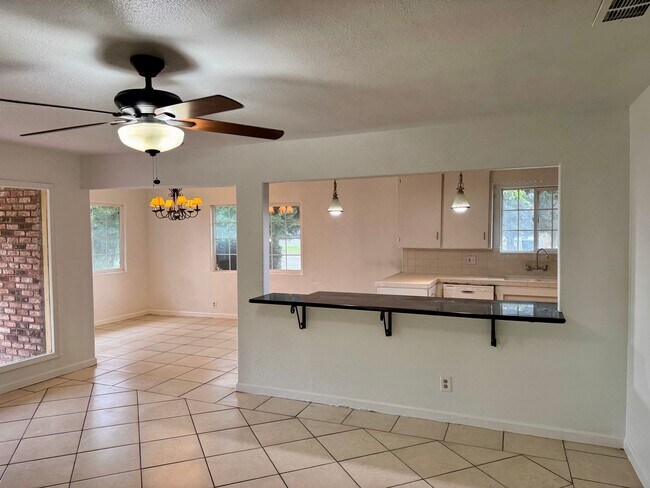 Building Photo - 3 Bedroom 2 Bath , With Solar