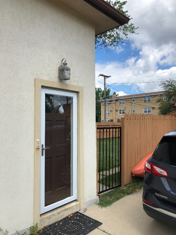 Building Photo - 512 W Wing St