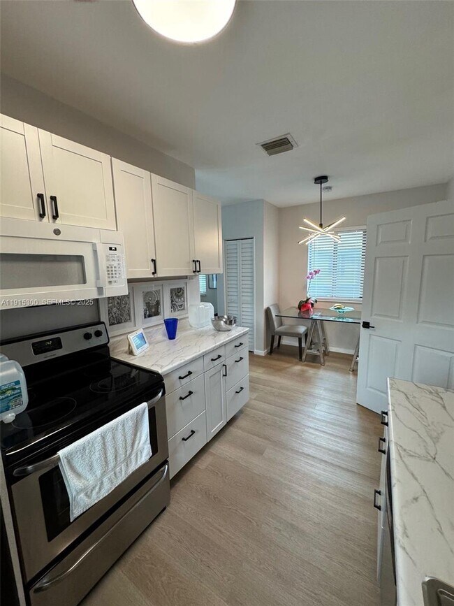 Building Photo - 1280 NE 105th St