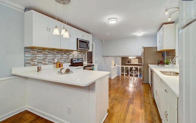 Building Photo - 403 Fairington Dr
