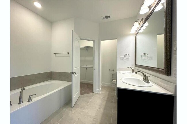Building Photo - 2818 Diamondback Dr