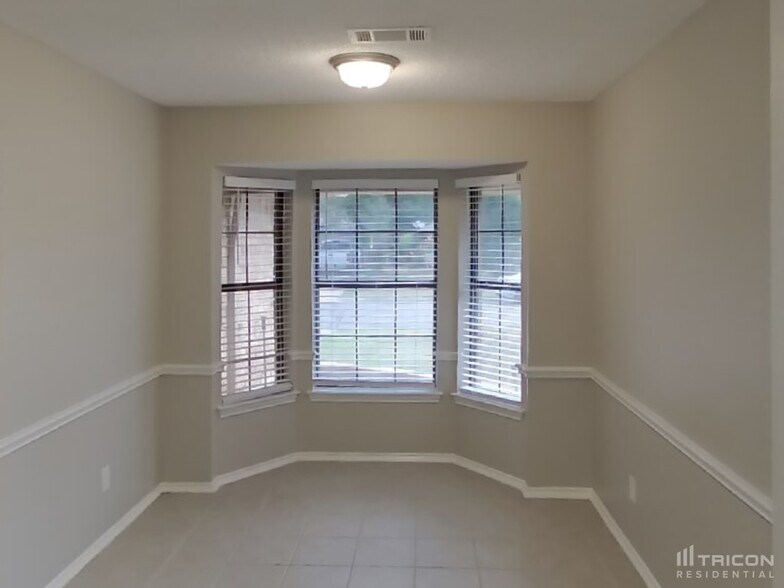 Building Photo - 721 Parkview Dr