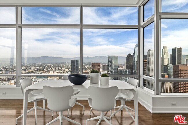 Building Photo - 900 W Olympic Blvd