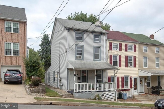 Building Photo - 330 W 3rd Ave