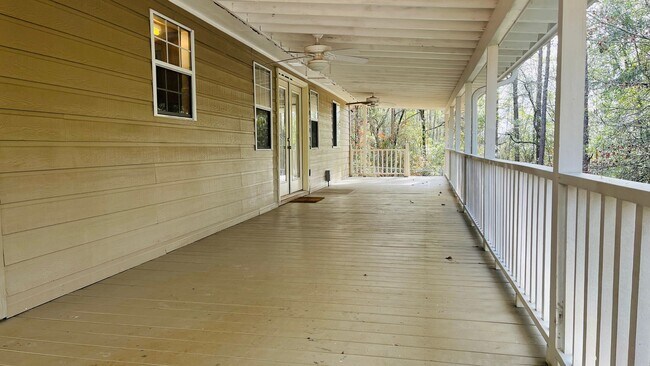 Building Photo - Charming Cottage Style 4 bedroom, 2 bathroom home in Lagrange! Must See!