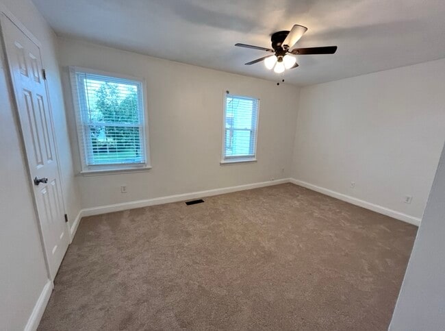 Building Photo - 1528 Jameson Dr