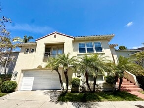 Building Photo - Gated 4 Bedroom 3 1/2 Bath Two Story Home