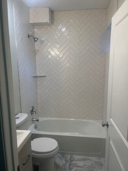 Unit 1 - 6034 Walton Ave