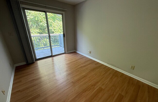 Building Photo - 3227 Bishop St