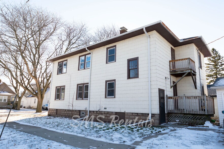 Building Photo - 319 Fink St